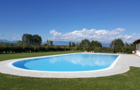 Bordo piscina privata in Marmo Grolla