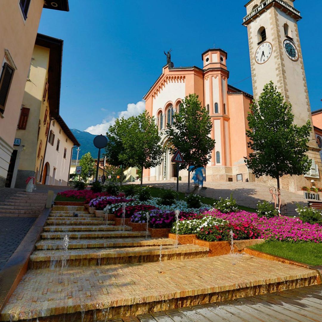 Centro storico di Levico terme pavimentazione in Marmo Grolla