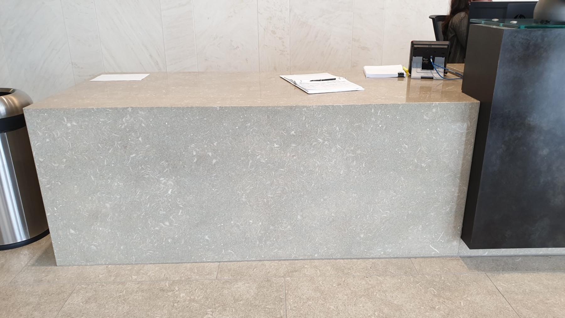 Desk Liberty Mutual grigio olivo ondulato