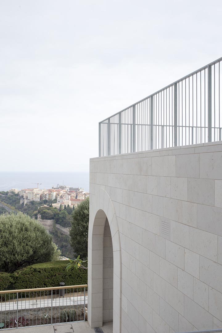 Dettagli e facciata a Les nouvelles serres in Marmo Grolla