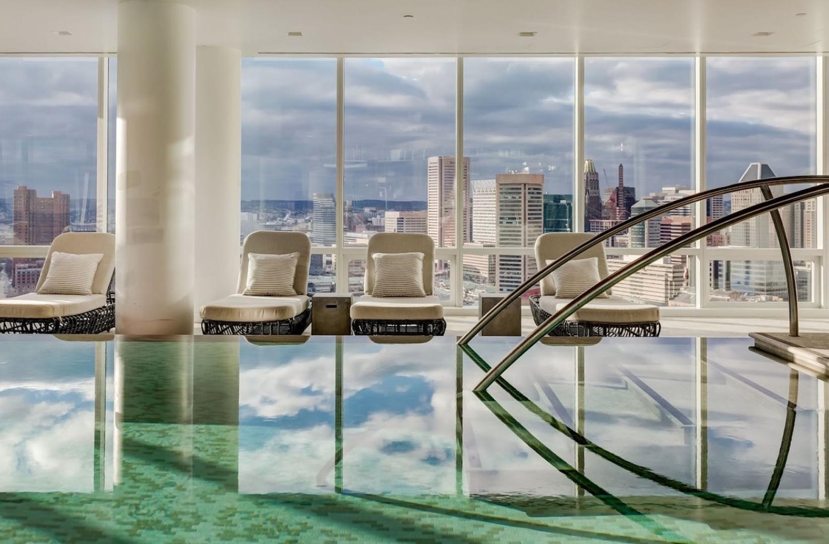 Dettaglio pavimento in Marmo Grigio Olivo al four season hotel