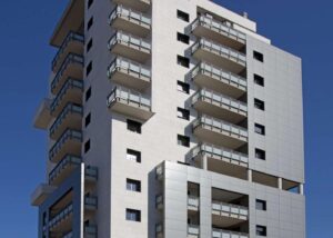 Facciata Edison Tower a Milano in Marmo Grolla