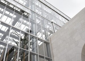 Facciata Les nouvelles serres in Marmo Grolla beige