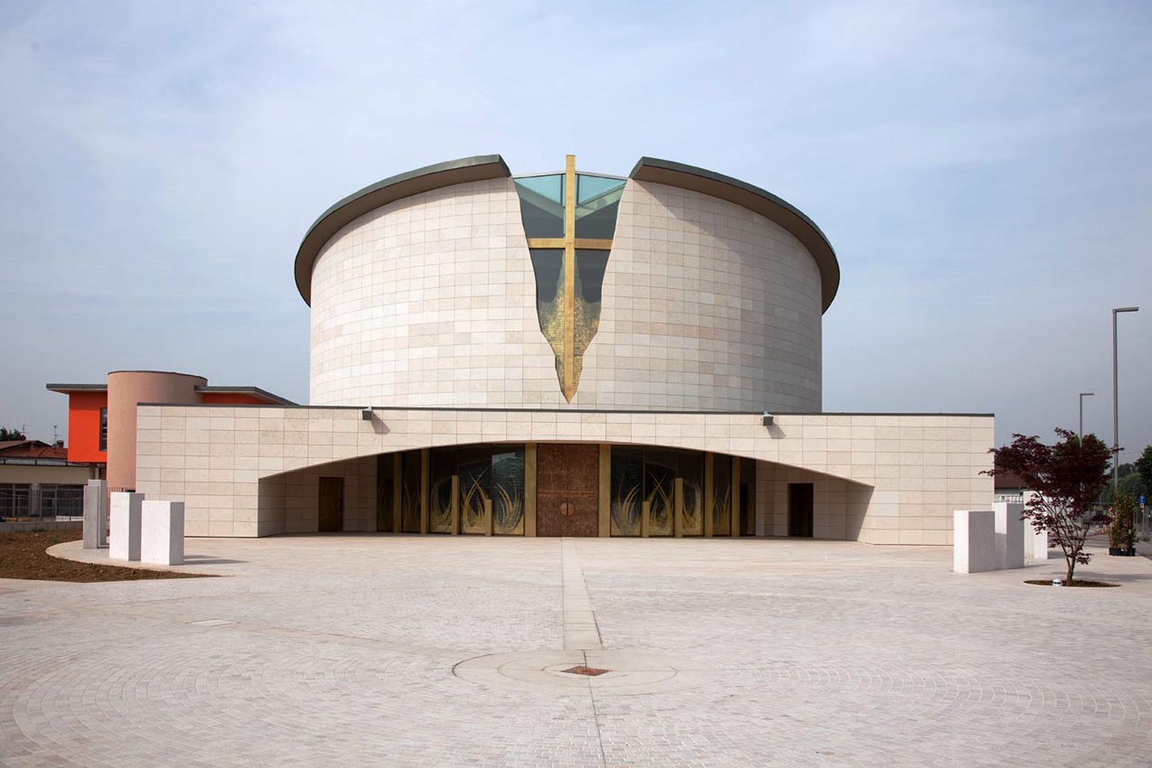 Facciata della chiesa di sant alessandro grassobbio a bergamo rivestita con Marmo Grolla