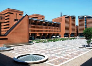 Facciata e pareti interamente rivestite di Marmo Rosso Asiagio all Area Ex Appiani di Treviso