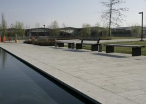 Il pavimento della piazza dell humanitas university a rozzano realizzato con Marmo Grigio Olivo