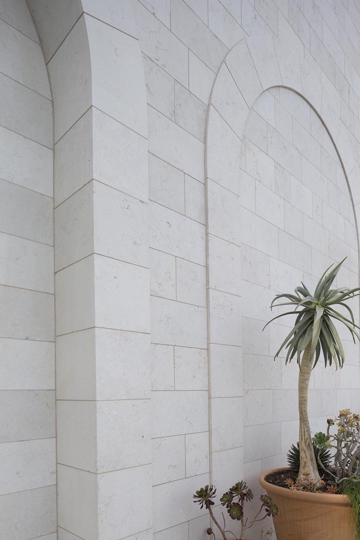 Les nouvelles serres facciata in Marmo Grolla