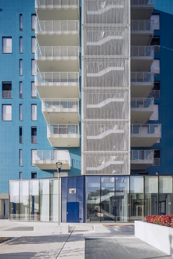 Marmo Grolla per pavimento del living in the blue