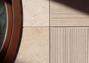 Parete rivestita con Marmo Grolla a Valdagno nell Hotel Rosa Purpurea