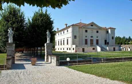 Pavimentazioni di Villa Caldogno in Marmo Grolla e Marmo Grigio Olivo