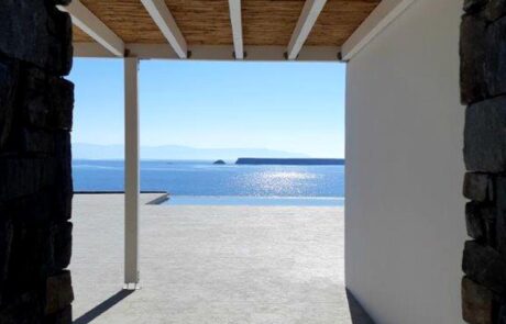 Pavimento e bordo piscina in Marmo Grigio Olivo fiammato