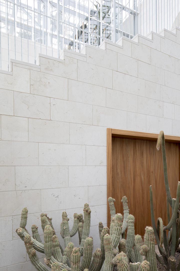 Scale a facciata in Marmo Grolla