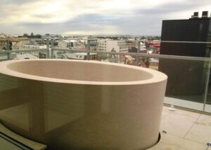 Villa Islanda vasca monolitica in Marmo Grolla