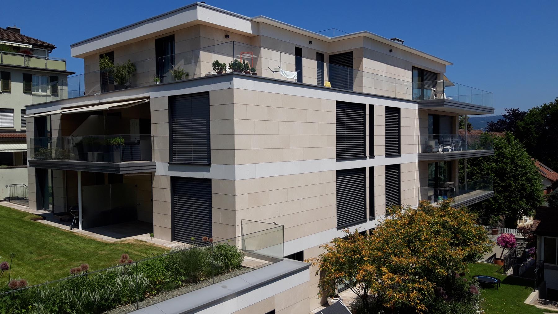 Villa-privata-svizzera-grolla-beige-spazzolato-01